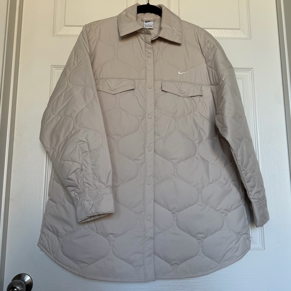 Nike Water-Repellent Quilted Jacket in Light Cream, Medium